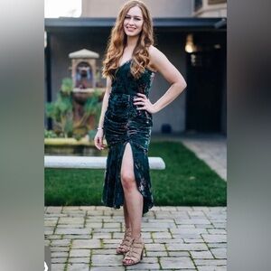 Harlyn
Velvet High Low Dress size small